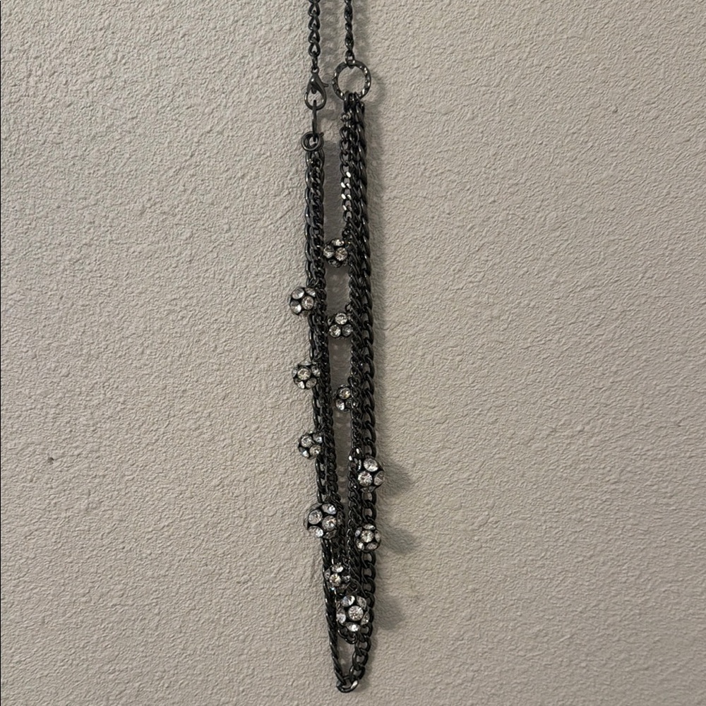 Chic Silver Floral Necklace